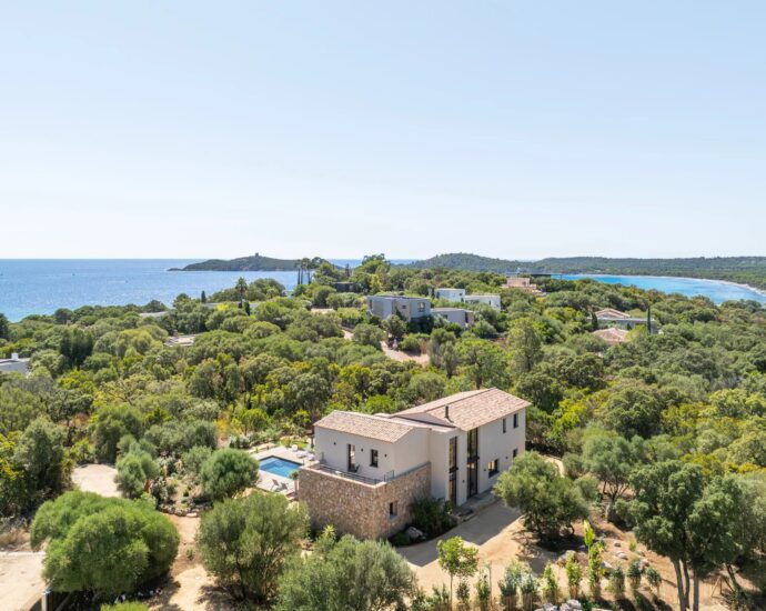 Pinarello, Exclusivité, Villa neuve en pierre, 4 chambres, piscine, vue mer et plage à pied