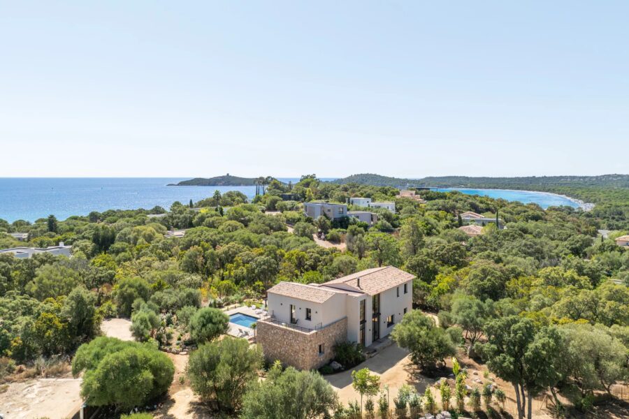 Pinarello, Exclusivité, Villa neuve en pierre, 4 chambres, piscine, vue mer et plage à pied
