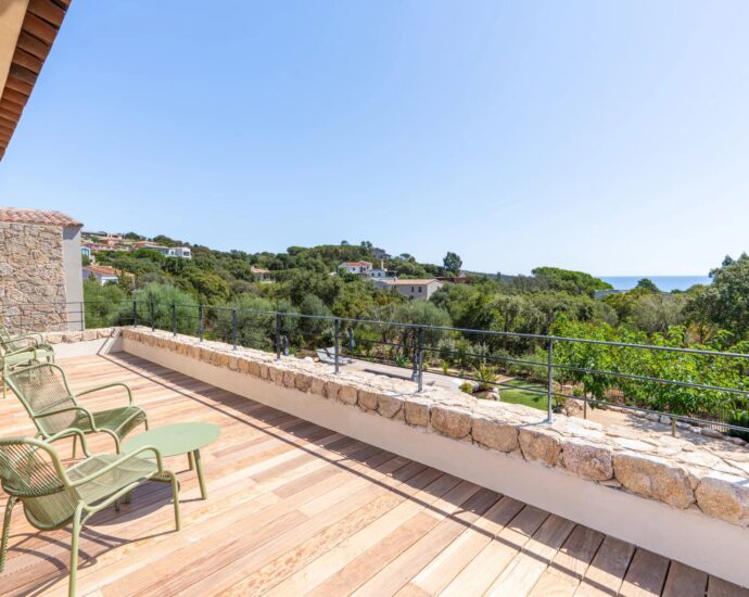 Pinarello, Exclusivité, Villa neuve en pierre, 4 chambres, piscine, vue mer et plage à pied