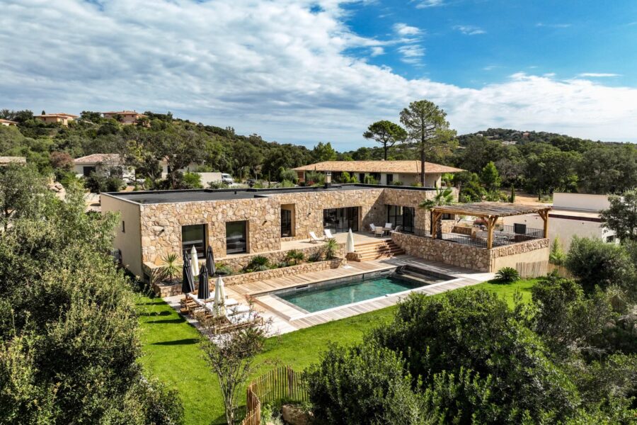 Saint Cyprien – Villa en pierre de 4 chambres, avec piscine, à proximité de la plage