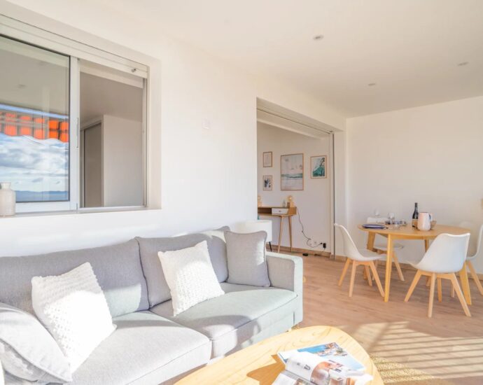 Exclusivité, Ajaccio, Route des Sanguinaires, Appartement, une chambre,  vue mer panoramique, plage à pied