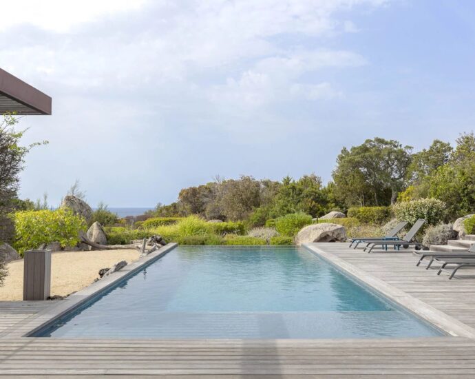 Exclusivité, Pianotolli-Caldarello, Villa d’architecte, 5 Chambres, Piscine à débordement, Vue mer, proche plage de Chevano