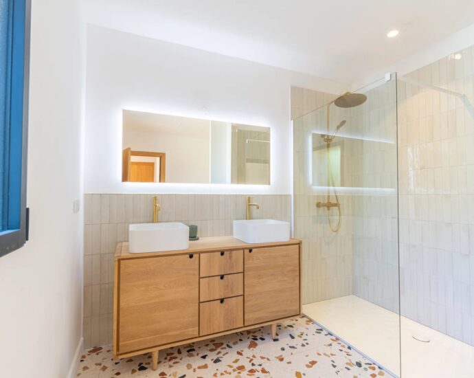 Pinarello, Exclusivité, Villa neuve en pierre, 4 chambres, piscine, vue mer et plage à pied