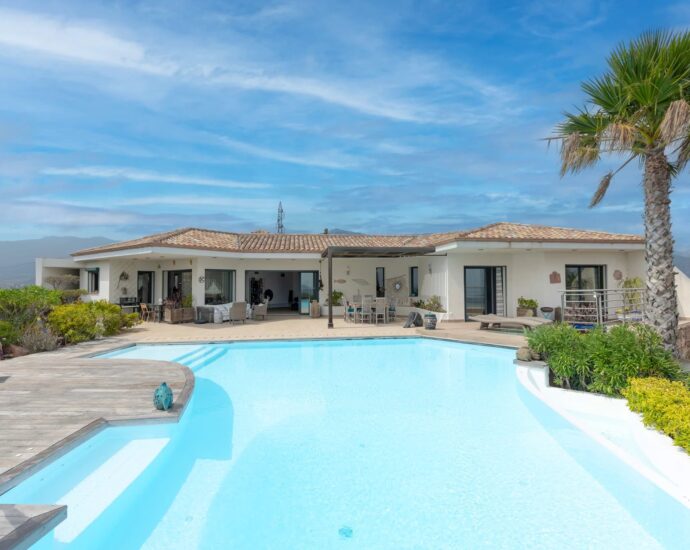 Porto-Vecchio, 6 Chambres, Piscine à débordement, Vue mer panoramique, Proche plage