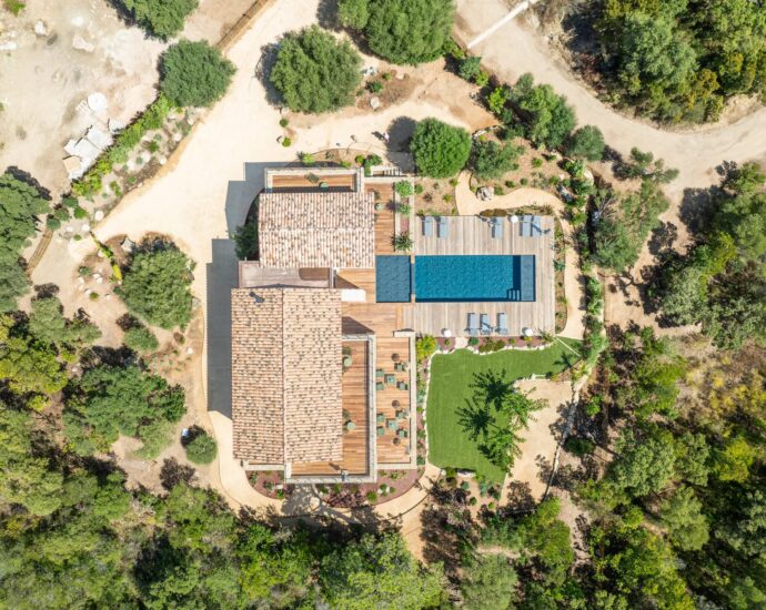 Pinarello, Exclusivité, Villa neuve en pierre, 4 chambres, piscine, vue mer et plage à pied
