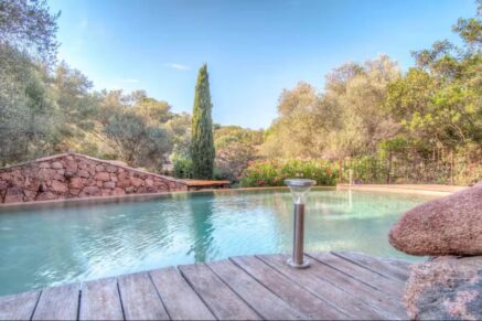 Porto-Vecchio, Piccovaggia, bergerie avec piscine à débordement, 4 chambres, vue dégagée, proche plage de Palombaggia