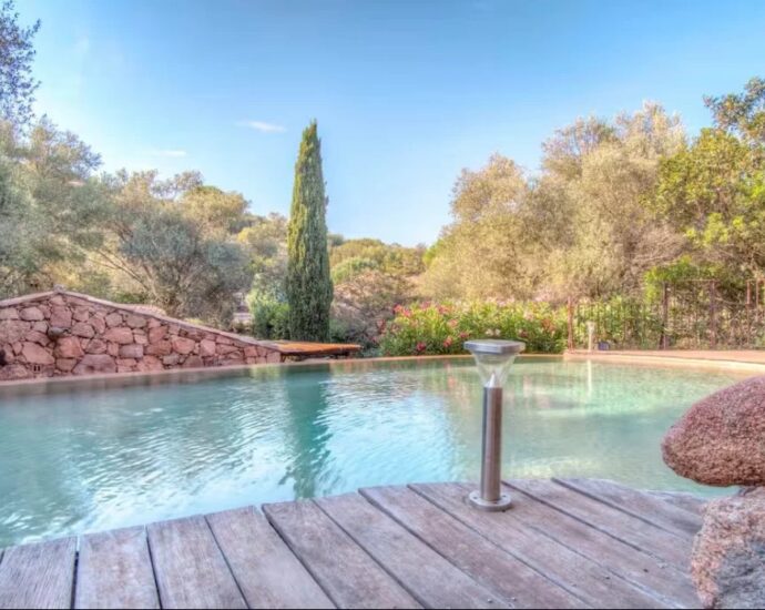 Porto-Vecchio, Piccovaggia, bergerie avec piscine à débordement, 4 chambres, vue dégagée, proche plage de Palombaggia