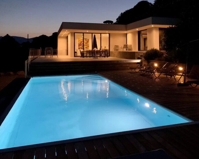 Pinarello , Villa vue mer panoramique, 4 chambres, piscine à débordement, plage pied