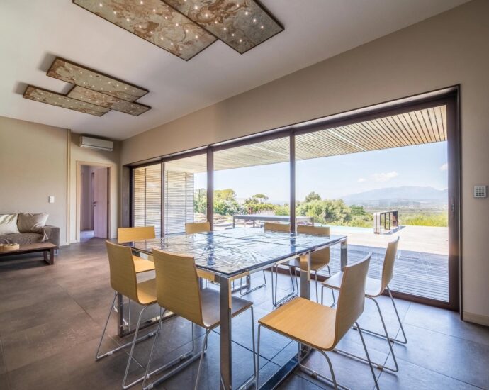 Arasu, villa d’architecte, plain-pied, 4 chambres, piscine, vue dégagée sur les montagnes, proche plages de Saint-Cyprien