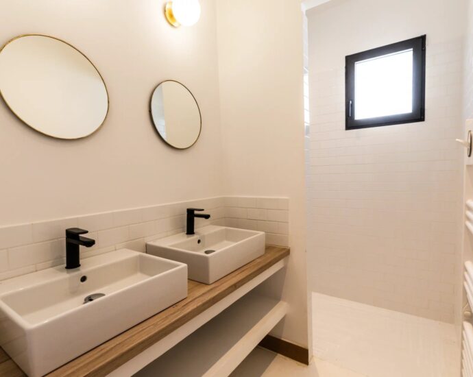 Saint Cyprien – Villa en pierre de 4 chambres, avec piscine, à proximité de la plage