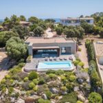 Arasu, villa d’architecte, plain-pied, 4 chambres, piscine, vue dégagée sur les montagnes, proche plages de Saint-Cyprien