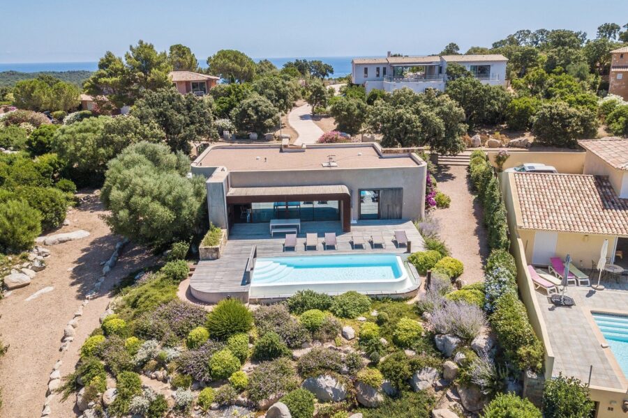Arasu, villa d’architecte, plain-pied, 4 chambres, piscine, vue dégagée sur les montagnes, proche plages de Saint-Cyprien