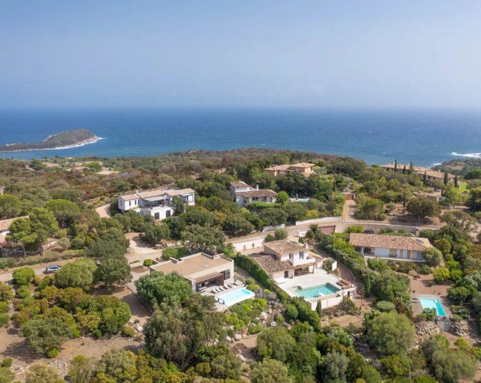 Arasu, villa d’architecte, plain-pied, 4 chambres, piscine, vue dégagée sur les montagnes, proche plages de Saint-Cyprien