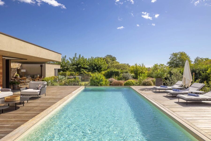 Pinarello, private estate, 4-bedroom villa, pool, open views over the maquis, walking distance to the beach