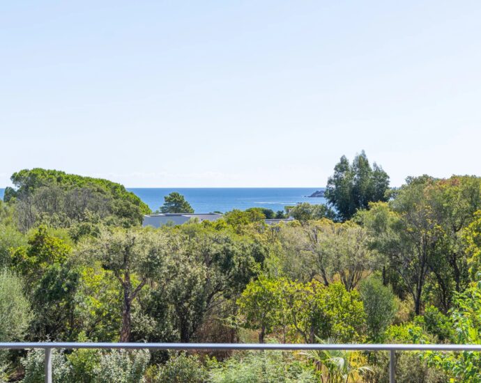 Pinarello, Exclusivité, Villa neuve en pierre, 4 chambres, piscine, vue mer et plage à pied