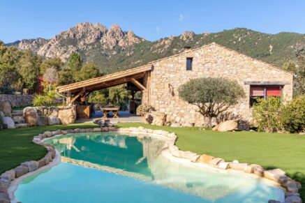 Exclusivité, Conca, Villa type Bergerie, 4 chambres, dépendance, piscine, vue montagnes