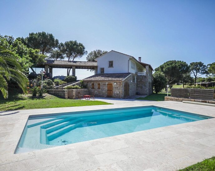Nord d’Ajaccio, Tiuccia, villa, 5 chambres, piscine, vue mer panoramique, plage à pieds