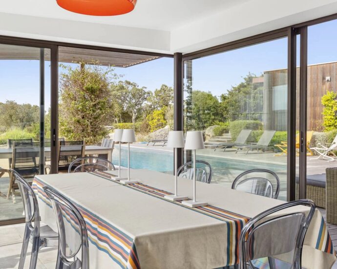 Exclusivité, Pianotolli-Caldarello, Villa d’architecte, 5 Chambres, Piscine à débordement, Vue mer, proche plage de Chevano