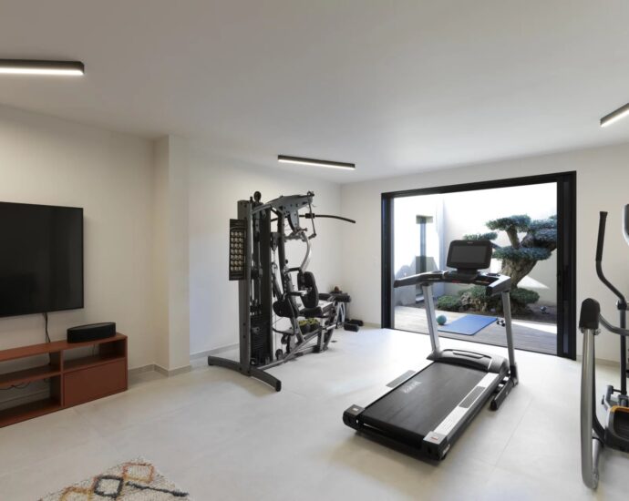 Pinarello, 5 Bedroom Villa, Infinity pool, sea View,  close to the beach