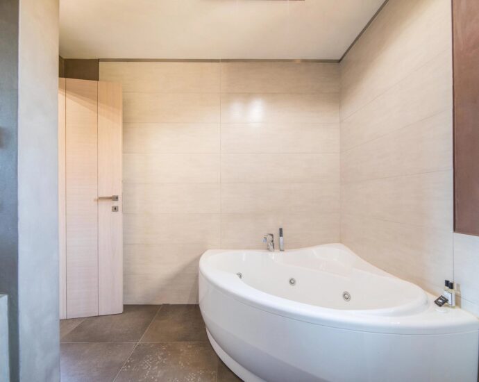 Arasu, villa d’architecte, plain-pied, 4 chambres, piscine, vue dégagée sur les montagnes, proche plages de Saint-Cyprien