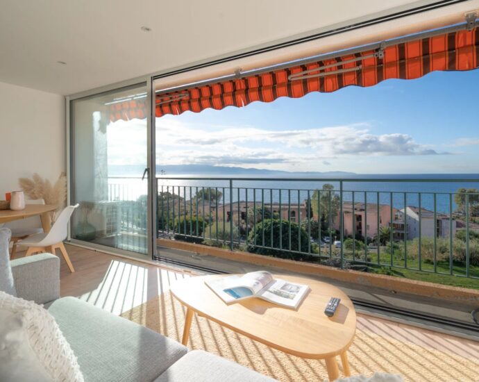 Exclusivité, Ajaccio, Route des Sanguinaires, Appartement, une chambre,  vue mer panoramique, plage à pied
