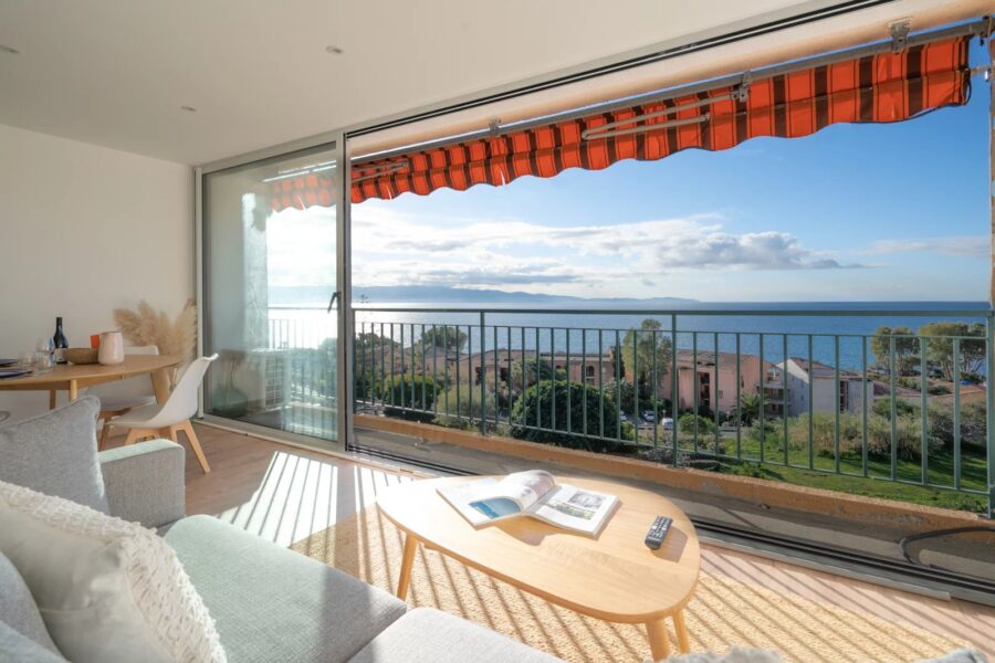 Exclusivité, Ajaccio, Route des Sanguinaires, Appartement, une chambre,  vue mer panoramique, plage à pied