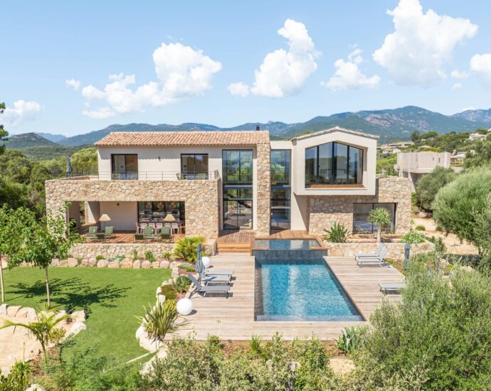 Pinarello, Exclusivité, Villa neuve en pierre, 4 chambres, piscine, vue mer et plage à pied