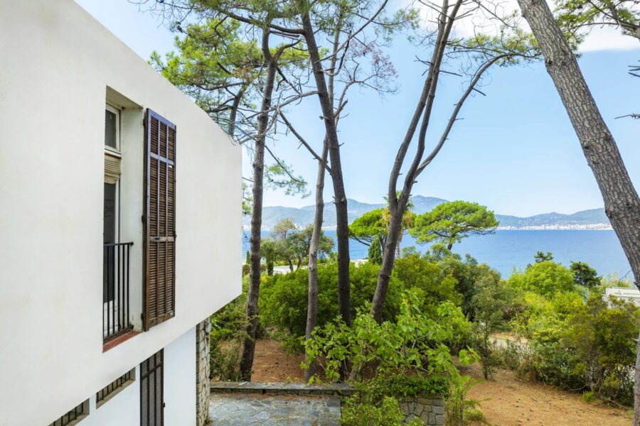 South Shore of Ajaccio, Domaine de la Pointe, Renovation Villa, 6 Bedrooms, Sea View, Private Estate, Walking Distance to the Beach