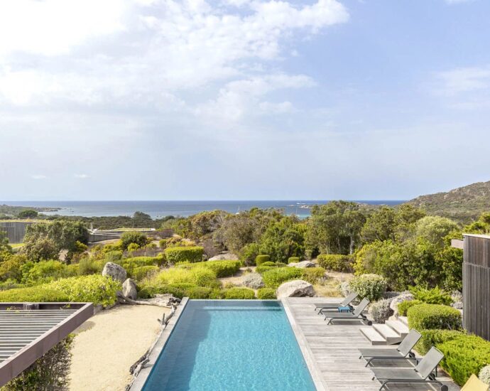 Exclusivité, Pianotolli-Caldarello, Villa d’architecte, 5 Chambres, Piscine à débordement, Vue mer, proche plage de Chevano