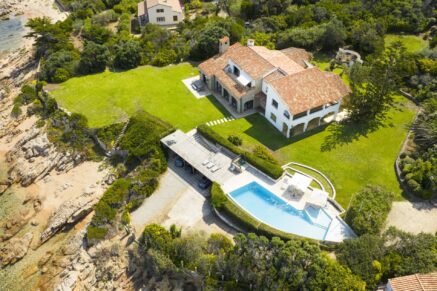 Porticcio, Presqu’île d’Isolella, Villa pieds dans l’eau, 7 chambres, piscine, plage à pied, vue mer panoramique