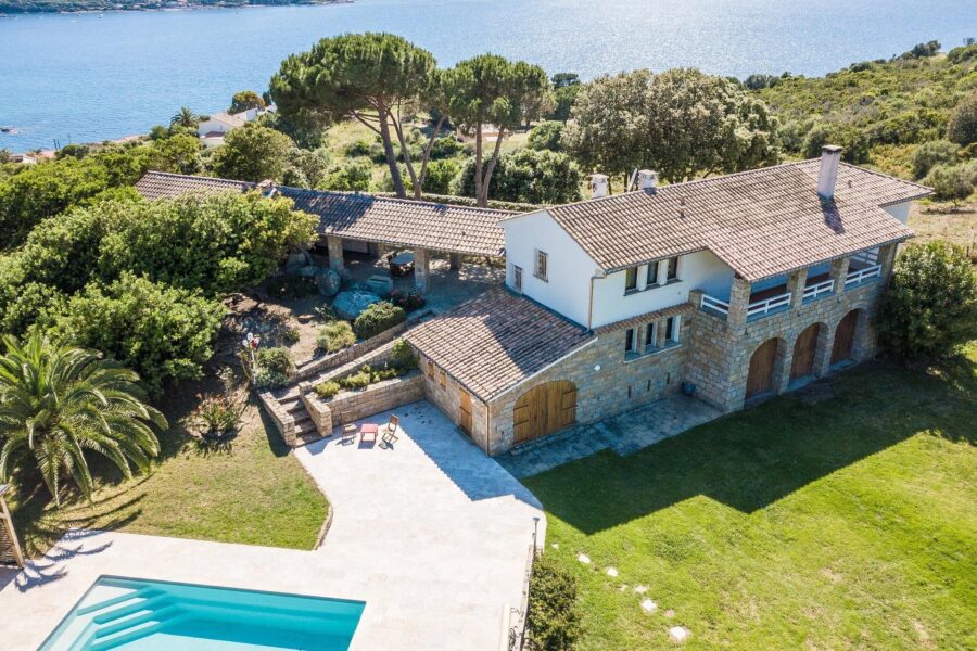 Nord d’Ajaccio, Tiuccia, villa, 5 chambres, piscine, vue mer panoramique, plage à pieds