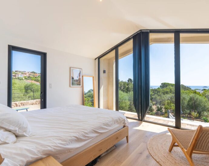 Pinarello, Exclusivité, Villa neuve en pierre, 4 chambres, piscine, vue mer et plage à pied