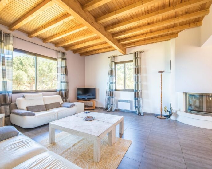 Nord d’Ajaccio, Tiuccia, villa, 5 chambres, piscine, vue mer panoramique, plage à pieds