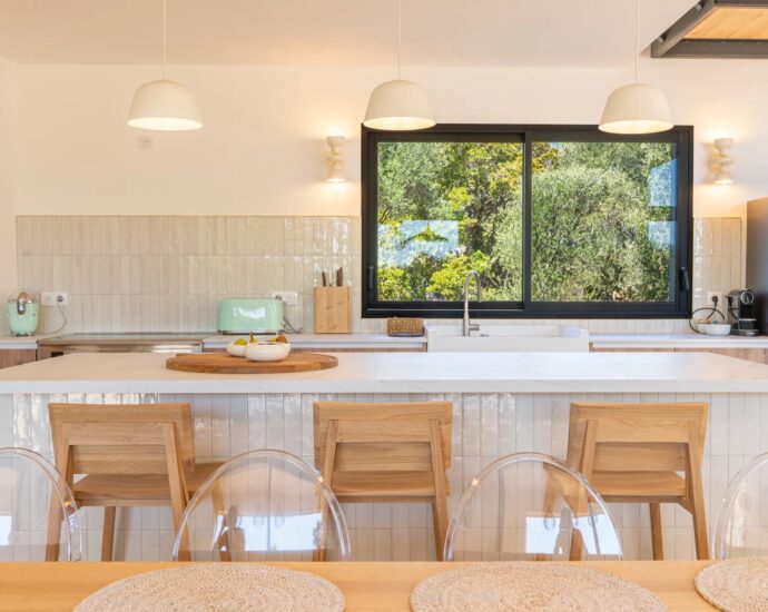 Pinarello, Exclusivité, Villa neuve en pierre, 4 chambres, piscine, vue mer et plage à pied