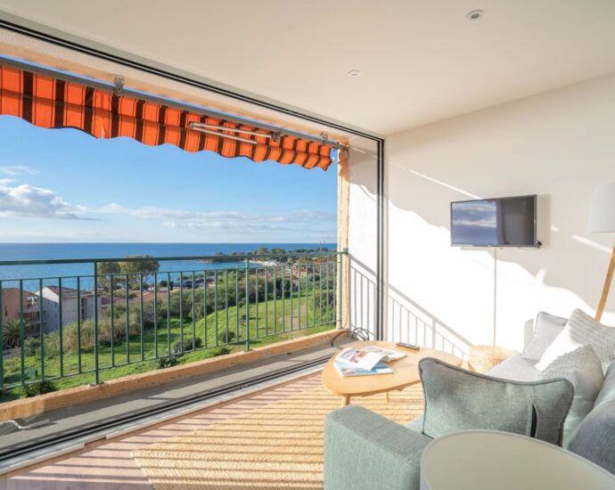 Exclusivité, Ajaccio, Route des Sanguinaires, Appartement, une chambre,  vue mer panoramique, plage à pied