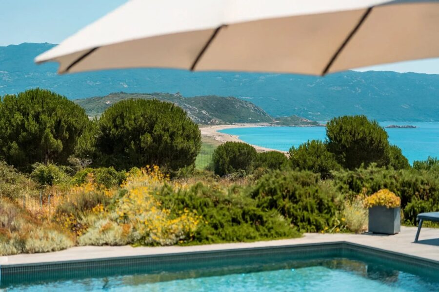 Villa d’architecte, 5 chambres, vue mer panoramique, piscine, plages à pied