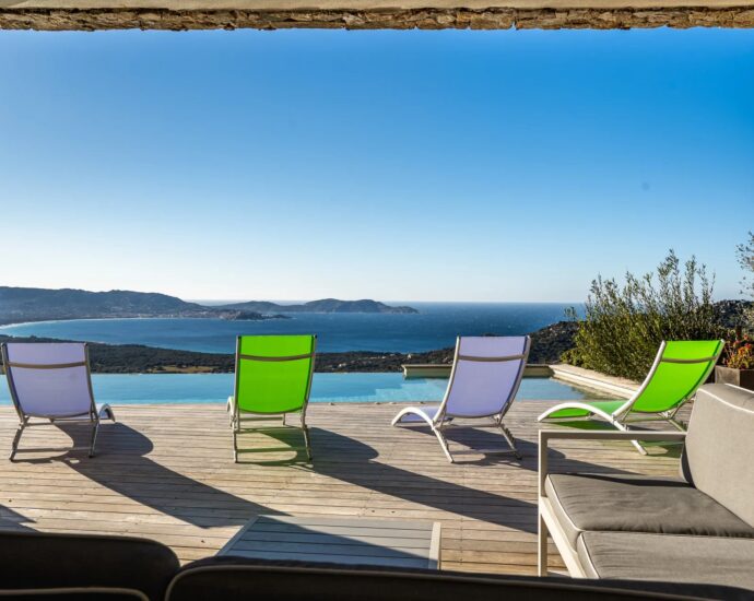 Lumio, Architect-designed villa, 6 bedrooms, panoramic sea view, heated pool, close to beaches