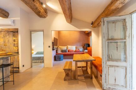 Porto-Vecchio, Piccovaggia, Stone villa with infinity pool, 4 bedrooms, open views, near Palombaggia beach