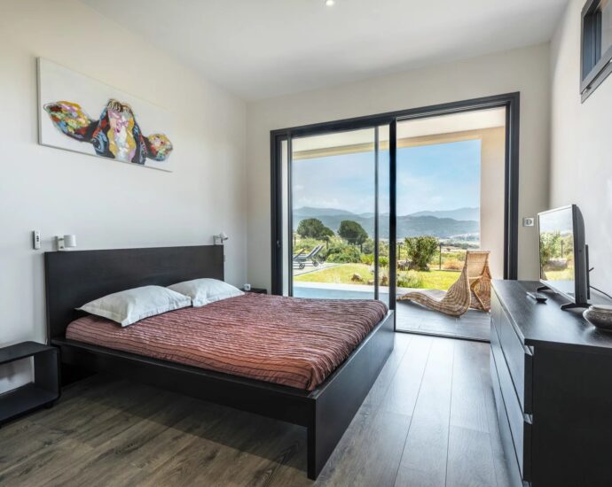 Villa d’architecte, 5 chambres, vue mer panoramique, piscine, plages à pied