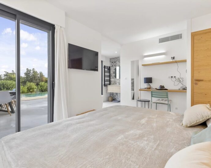 Saint-Cyprien, villa 5 chambres, piscine, pied dans l’eau