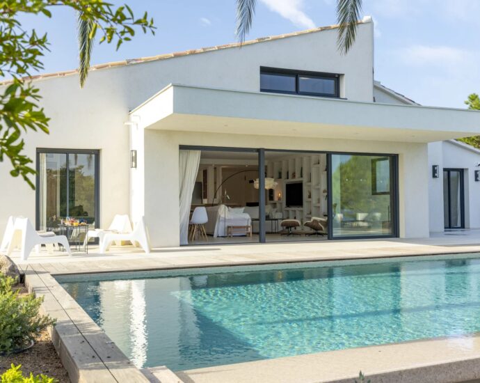 Saint-Cyprien, villa 5 chambres, piscine, pied dans l’eau