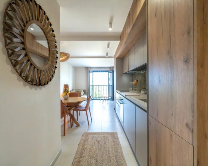Cargèse, 2-Bedroom Apartment, Town Center, Walking Distance to the Beach, Sea View