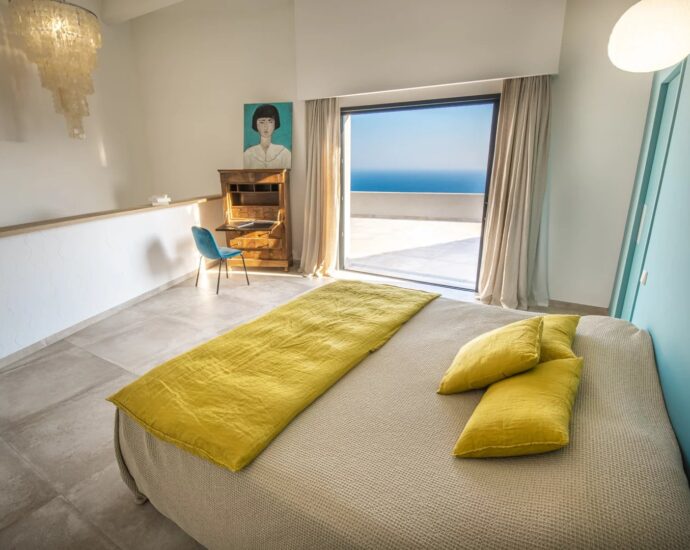 L’Île Rousse, Occiglioni, architect-designed villa, 6 bedrooms, pool, panoramic sea view.