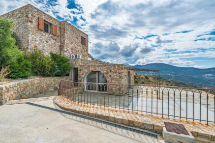 Pigna, Sant Antonino, Shepherd-style villa, 3 bedrooms, panoramic sea and mountain views Pigna, Sant Antonino, Shepherd-style villa, 3 bedrooms, panoramic sea and mountain views