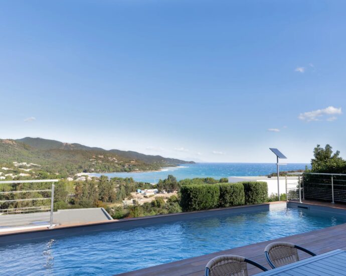 Favone, Villa vue mer panoramique, 3 chambres, piscine chauffée, proche plage
