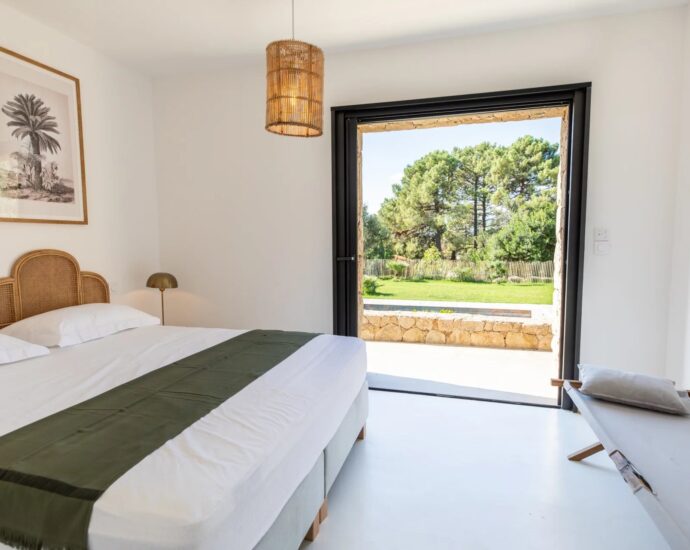 Lecci, near Saint Cyprien, Stone Bergerie-Style Villa, 4 Bedrooms, Pool, Close to the Beach