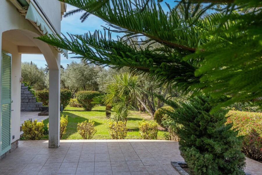 Sainte-Lucie de Porto-Vecchio, 3-Bedroom Villa with Caretaker’s House, Mountain Views, Close to the Beach