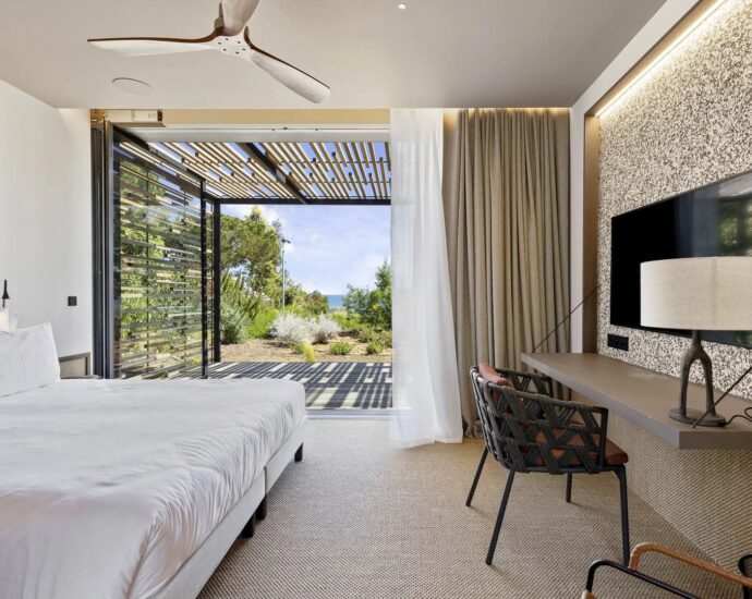 Arinella, 7 bedroom villa, waterfront, RL313 Benguerra