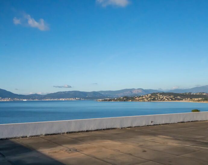 PENTHOUSE d’exception, Pietrosella, 3 chambres, vue panoramique mer, plage à pied
