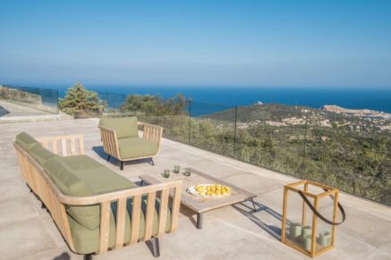 L’Île Rousse, Occiglioni, architect-designed villa, 6 bedrooms, pool, panoramic sea view.